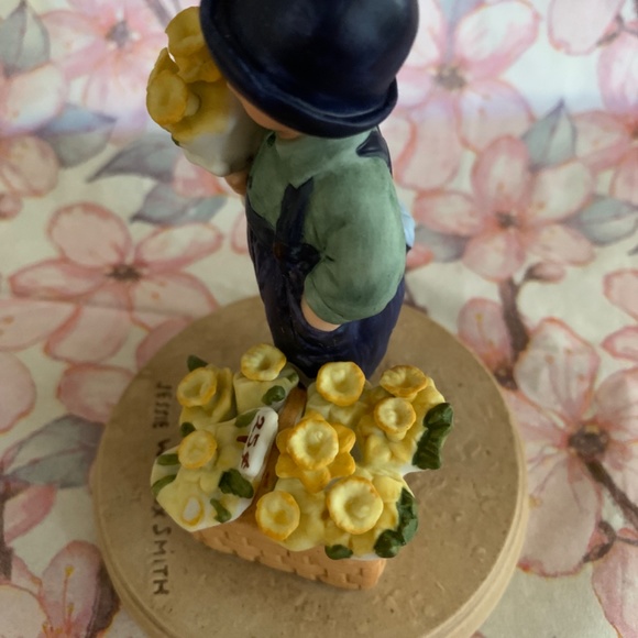 Jessie Wilcox Smith 1986 Holiday Series Spring Time Figurine - Picture 2 of 5